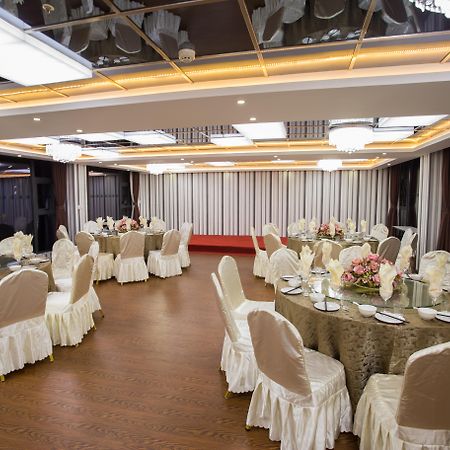 Holiday Inn Express Dujiangyan Ancient City Zewnętrze zdjęcie